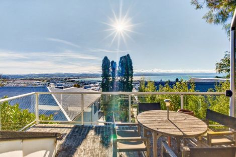 Photo of property in 122a Chaucer Road, Hospital Hill, Napier, 4110