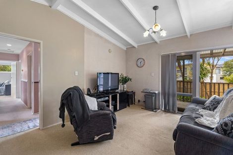 Photo of property in 35 Lyndhurst Road, Te Atatu South, Auckland, 0610