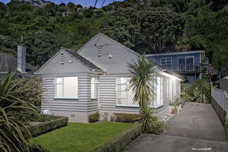 Photo of property in 302 Queens Drive, Lyall Bay, Wellington, 6022