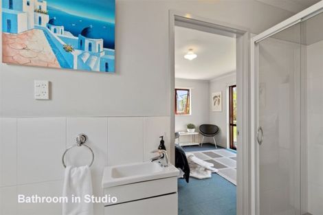Photo of property in 8 Creamer Avenue, Belmont, Auckland, 0622