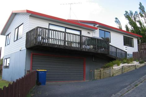 Photo of property in 1/30 Barbados Drive, Unsworth Heights, Auckland, 0632