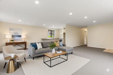Photo of property in 14 Dovey Place, Massey, Auckland, 0614