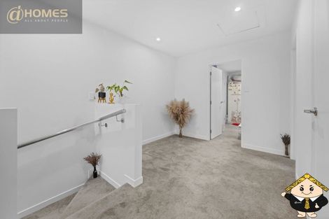 Photo of property in 5e Beach Road, Te Atatu Peninsula, Auckland, 0610