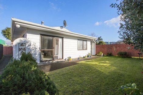 Photo of property in 9b Johnston Street, Foxton, 4814