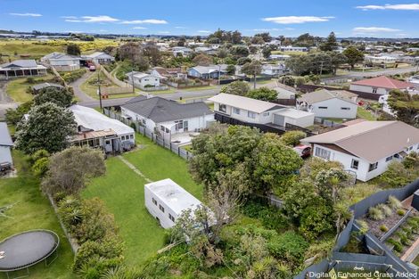 Photo of property in 115 Cornfoot Street, Castlecliff, Whanganui, 4501