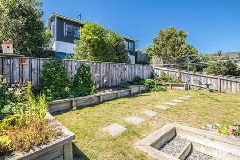 Photo of property in 9a Pimlico Place, Newlands, Wellington, 6037