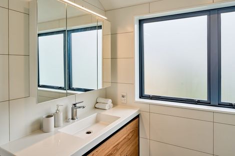 Photo of property in 32 Amesbury Drive, Churton Park, Wellington, 6037