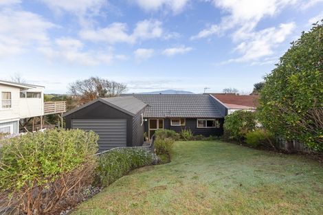 Photo of property in 30a Kakariki Grove, Waikanae, 5036