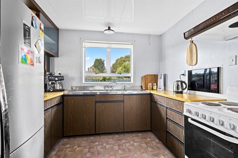 Photo of property in 9 Awaroa Road, Helensville, 0800