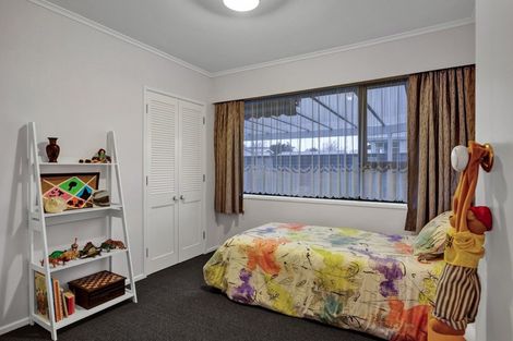 Photo of property in 16 Ramanui Avenue, Hawera, 4610