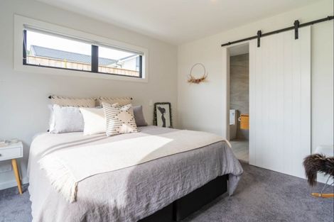 Photo of property in 6 Mahia Lane, Waikanae, 5036