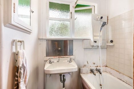 Photo of property in 15 Northumberland Street, Cannons Creek, Porirua, 5024