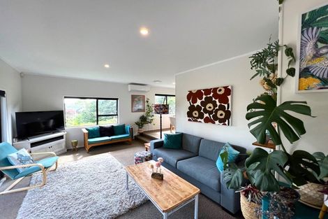 Photo of property in 8 Luxor Place, Massey, Auckland, 0614