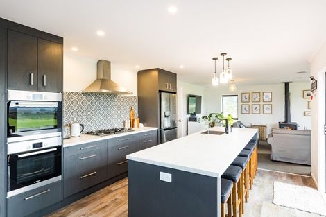 Photo of property in 52 Centre Road, Aokautere, Palmerston North, 4471