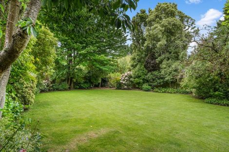 Photo of property in 16 Felstead Place, Avonhead, Christchurch, 8042