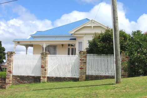 Photo of property in 21 Bridge View Road, Birkenhead, Auckland, 0626