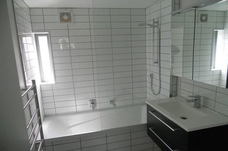 Photo of property in 7u2 Handyside Street, Tawa, Wellington, 5028