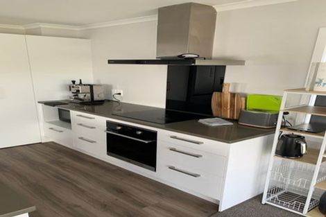 Photo of property in 29b Glanmire Road, Newlands, Wellington, 6037