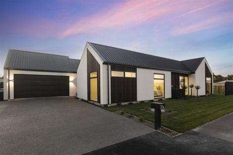 Photo of property in 28 Oakmill Drive, Casebrook, Christchurch, 8051