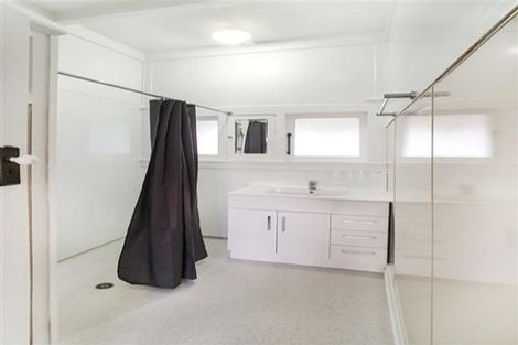 Photo of property in 16 Fruitvale Road, New Lynn, Auckland, 0600