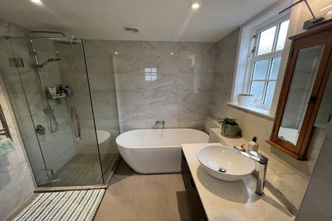 Photo of property in 132 Lyall Parade, Lyall Bay, Wellington, 6022