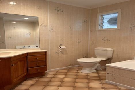 Photo of property in 2a Chapman Road, Te Atatu Peninsula, Auckland, 0610