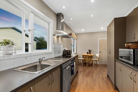 Photo of property in 67 Roberts Road, Te Atatu South, Auckland, 0610