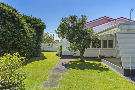 Photo of property in 6 French Street, Moturoa, New Plymouth, 4310