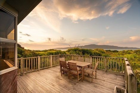 Photo of property in 1 Ngapotiki Street, Paraparaumu Beach, Paraparaumu, 5032