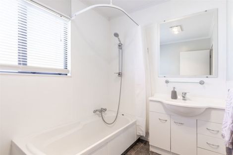 Photo of property in 6a Perrin Place, Kelvin Grove, Palmerston North, 4414