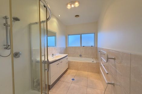 Photo of property in 17 Riverstone Drive, Riverstone Terraces, Upper Hutt, 5018