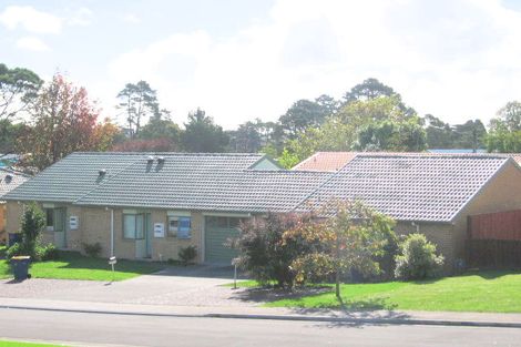 Photo of property in 8/12 Blueridge Close, Sunnyvale, Auckland, 0612