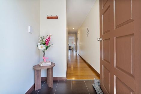 Photo of property in 25c Buscomb Avenue, Henderson, Auckland, 0610