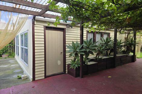 Photo of property in 17 Pomaria Road, Henderson, Auckland, 0610