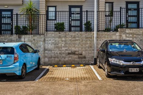 Photo of property in 4/6 South Pacific Place, Henderson, Auckland, 0612