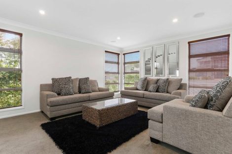 Photo of property in 9 Corsica Way, Karaka, Papakura, 2113