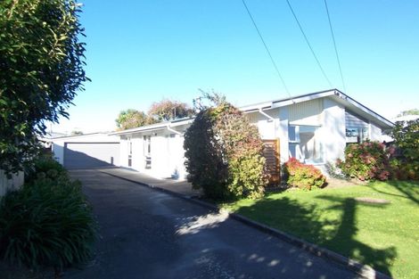 Photo of property in 77 Greendale Avenue, Avonhead, Christchurch, 8042