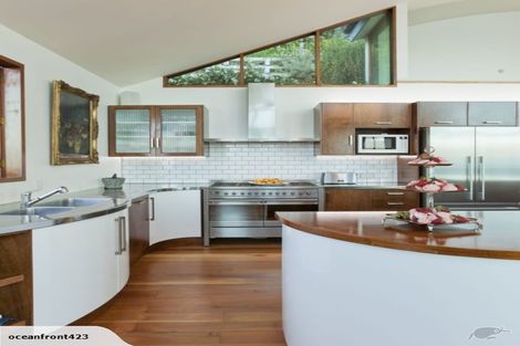 Photo of property in 423 Karaka Bay Road, Karaka Bays, Wellington, 6022