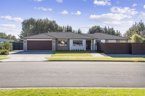 Photo of property in 11 Petrel Close, Paraparaumu Beach, Paraparaumu, 5032