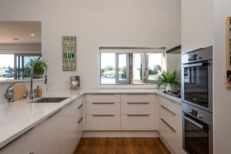 Photo of property in 28 Oakgrove Drive, Rangiora, 7400