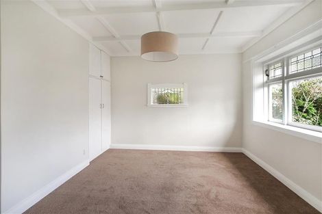 Photo of property in 16 Fruitvale Road, New Lynn, Auckland, 0600