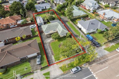 Photo of property in 37 Flanshaw Road, Te Atatu South, Auckland, 0610
