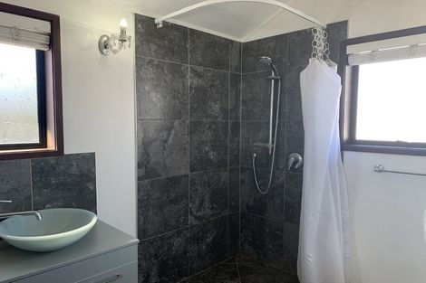 Photo of property in 16 Frank Evans Place, Henderson, Auckland, 0610