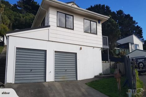 Photo of property in 21a Fernhaven Grove, Newlands, Wellington, 6037