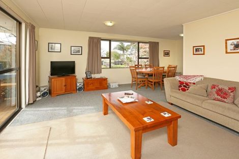 Photo of property in 9 Compass Place, Te Atatu Peninsula, Auckland, 0610