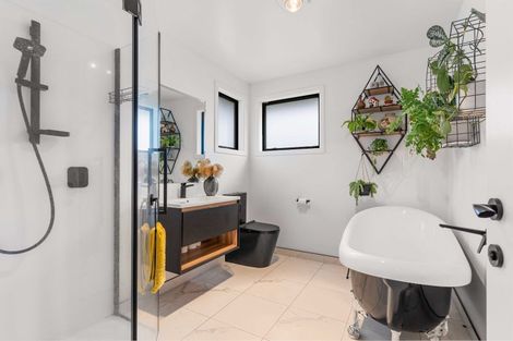 Photo of property in 5 Manatu Close, Whangamata, 3691