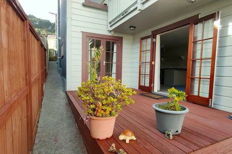 Photo of property in 60 Austin Street, Mount Victoria, Wellington, 6011