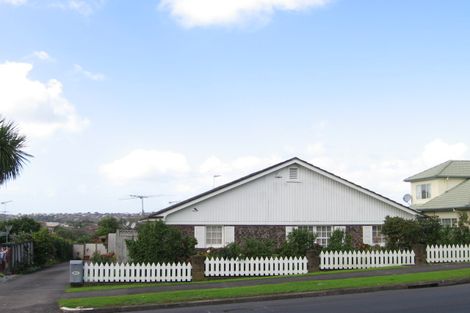Photo of property in 2/99 Glenmore Road, Sunnyhills, Auckland, 2010