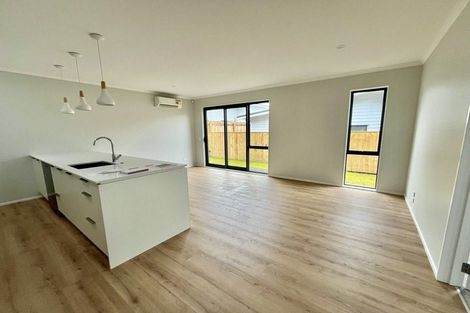 Photo of property in 11 Taikura Avenue, Red Beach, 0932