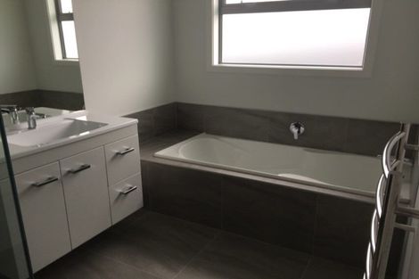 Photo of property in 10 Manganui Place, Te Awa, Napier, 4110